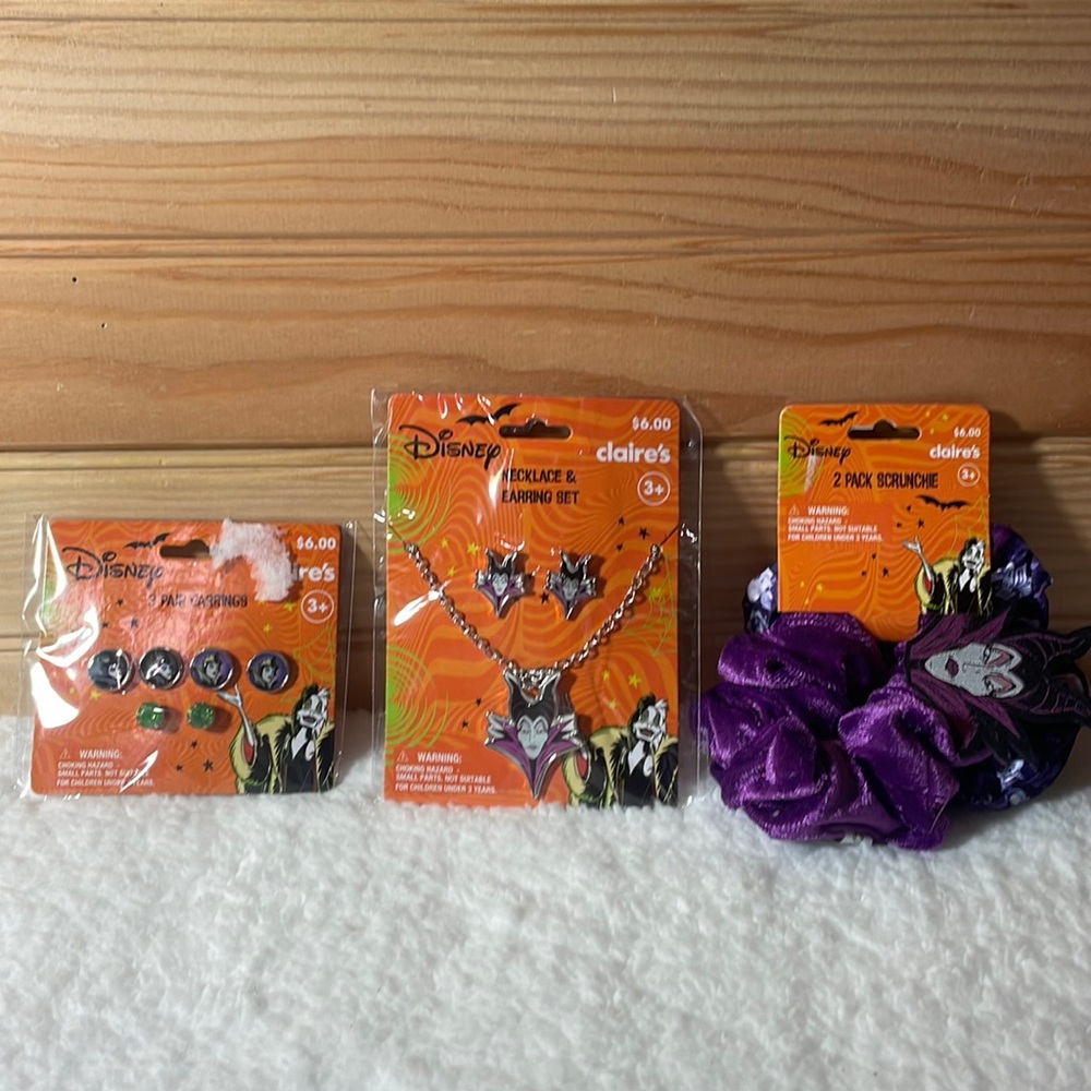 NIP Maleficent Necklace & Earring Set , Scrunchies Claires Disney 2022 Halloween